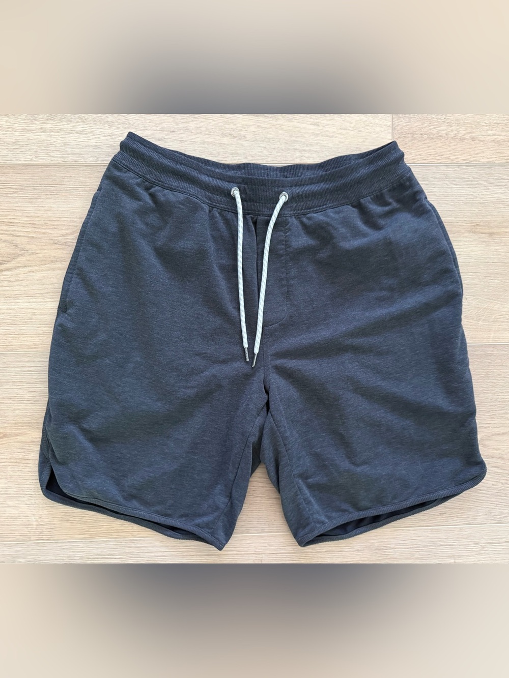 Vuori Austin DreamKnit Shorts Men’s Small Gray